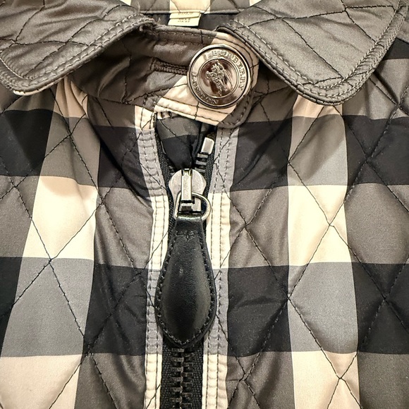 Classic Burberry Quilted Plaid Black and White Peplum Jacket, USA Size 8 - Picture 5 of 10